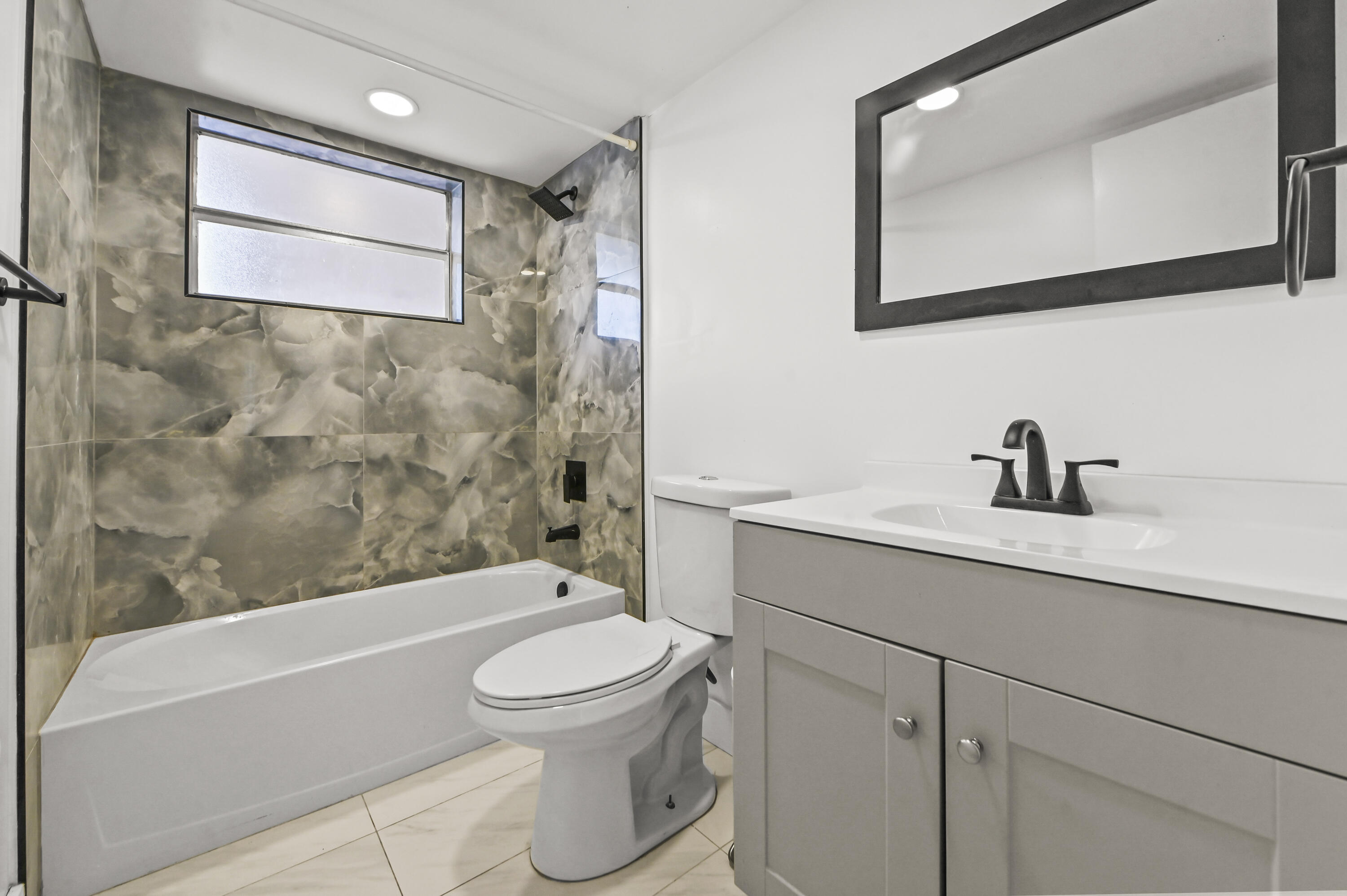 NOVA GARDENS CONDO - Residential