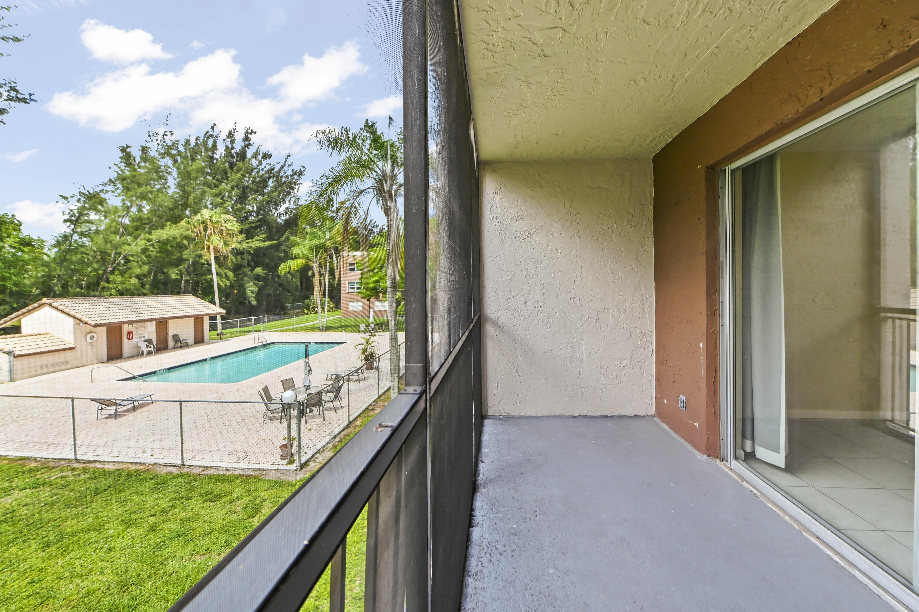 NOVA GARDENS CONDO - Residential
