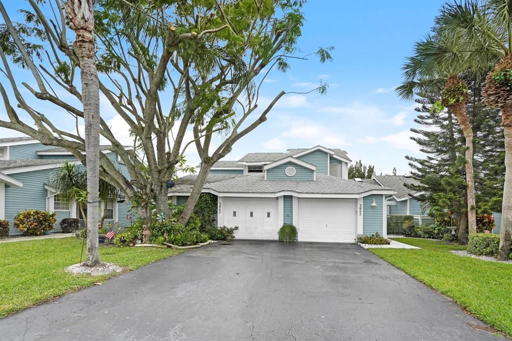 Photo of 3845 Island Club Circle Cir E, Lake Worth Beach, FL 33462 (MLS # R10759226)