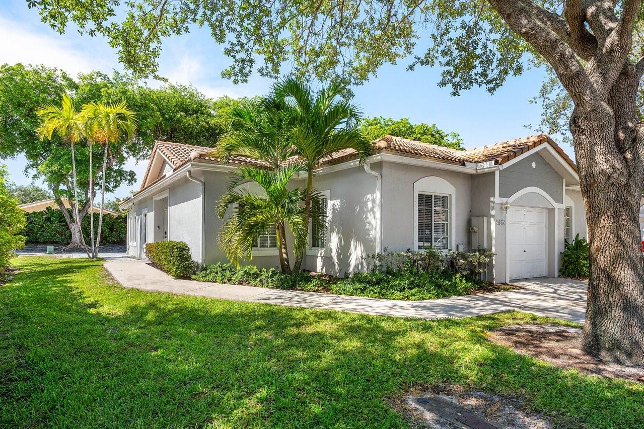 4675 SW 12th Pl 4675, Deerfield Beach, FL, 33442/$475,000 1 4675 SW 12th Pl 4675