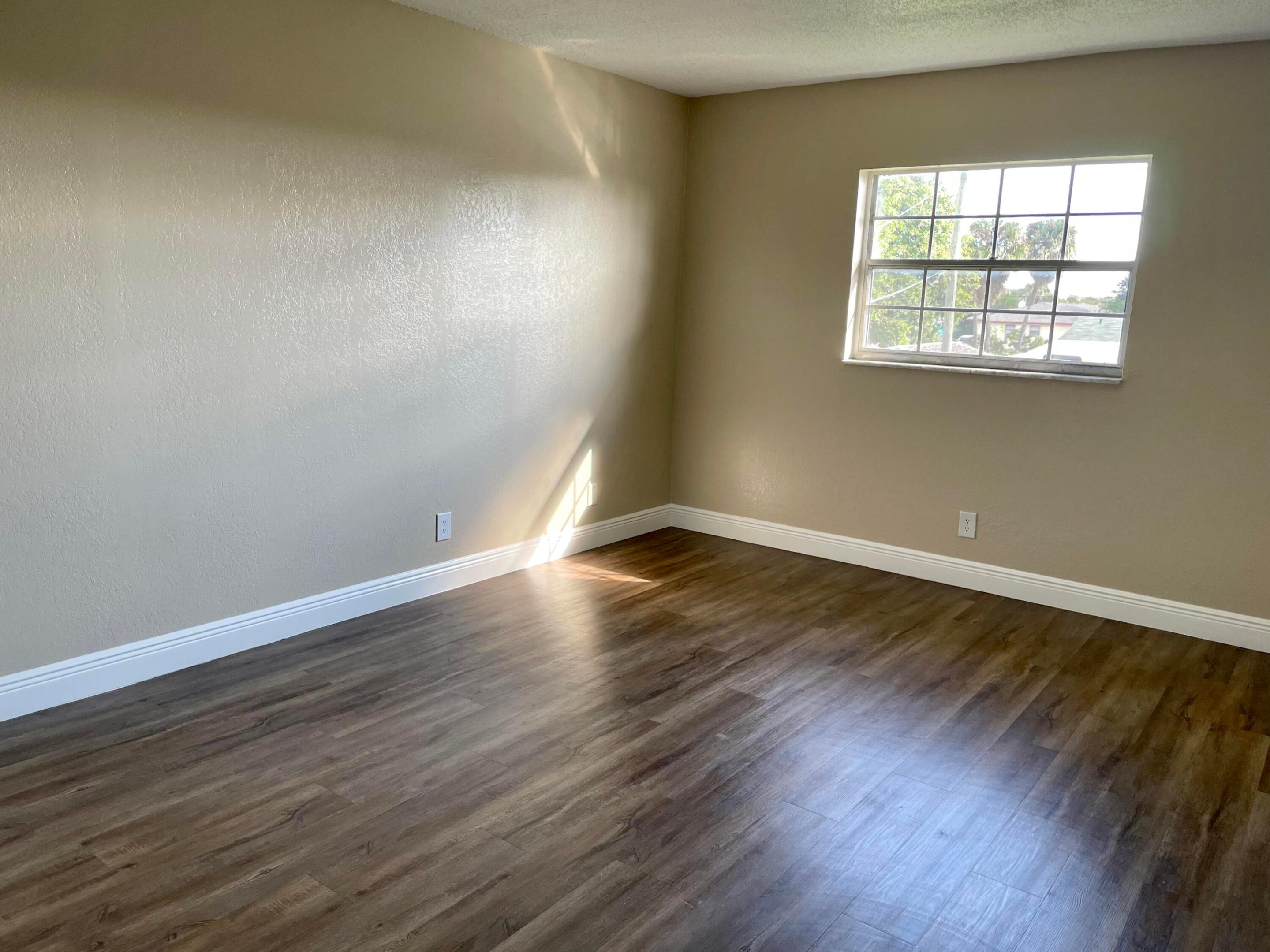 MODEL LAND CO - Residential Lease