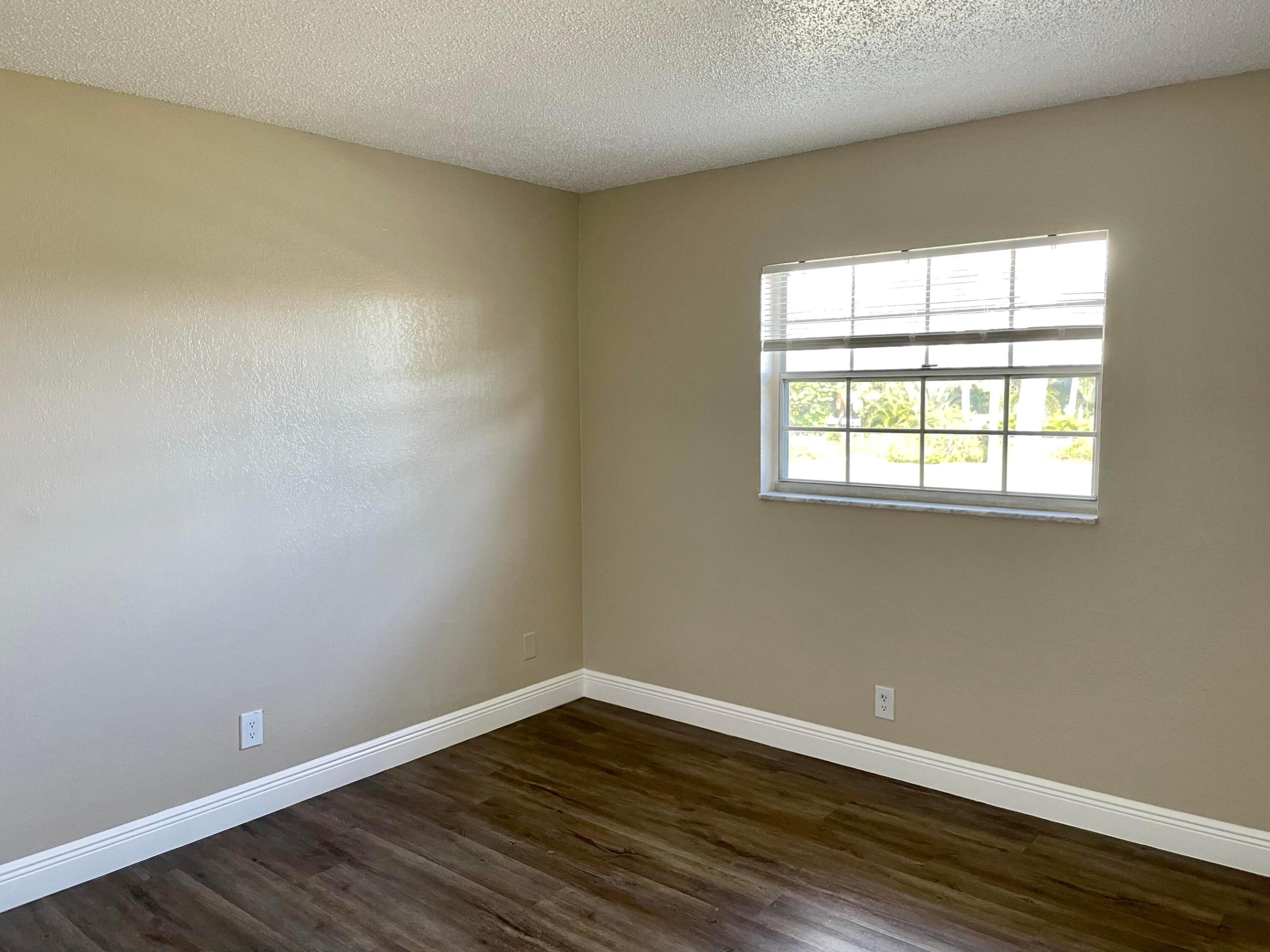 MODEL LAND CO - Residential Lease