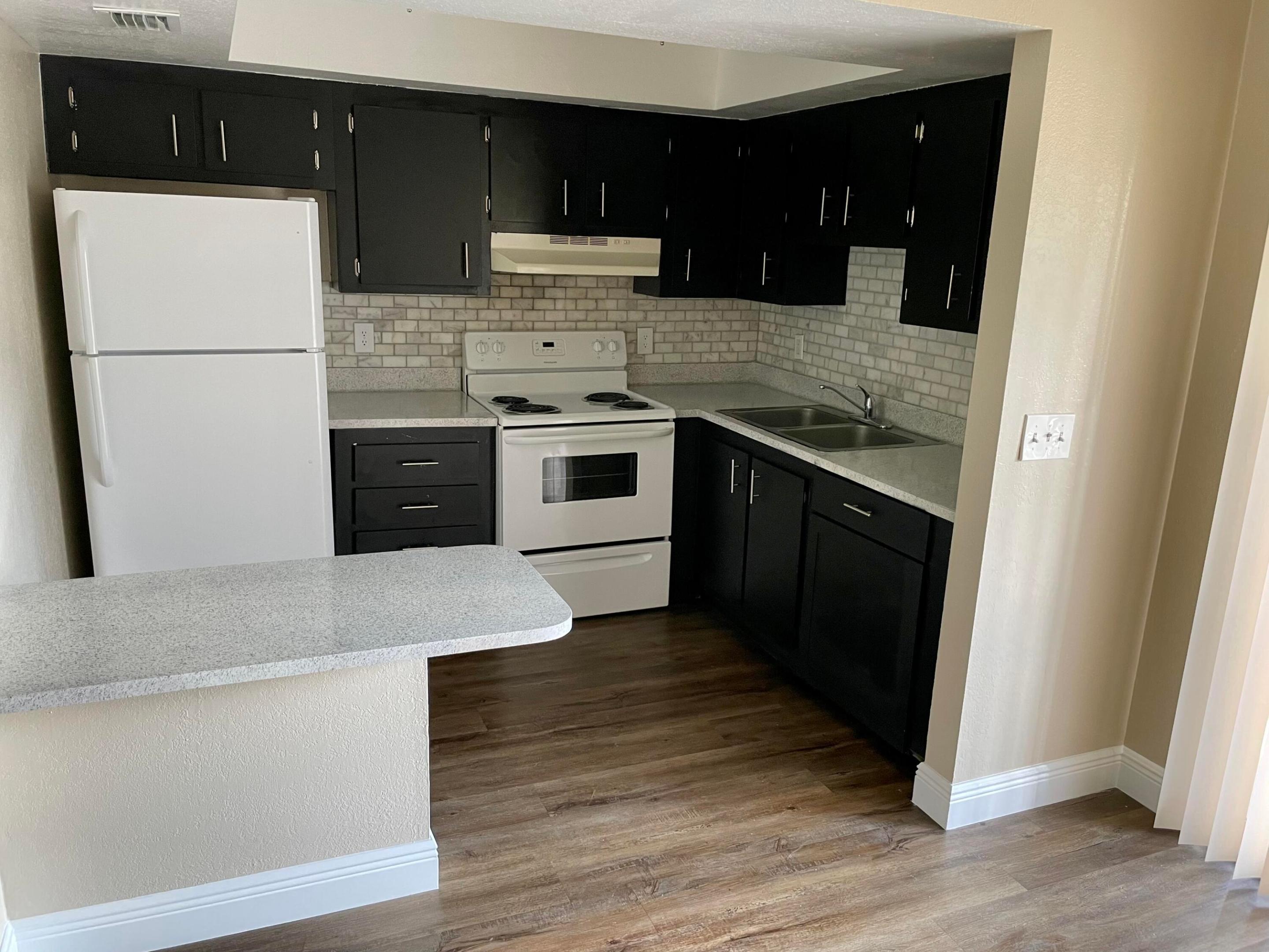 MODEL LAND CO - Residential Lease