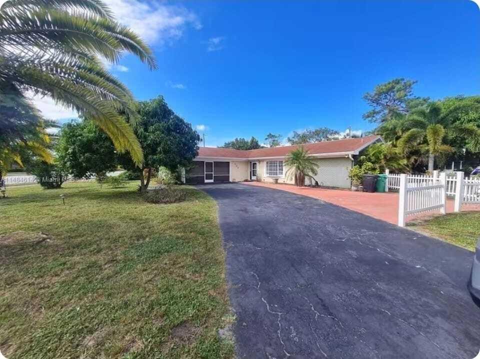 Photo of 122 Riomar Drive, Port Saint Lucie, FL 34952 (MLS # B26075832)