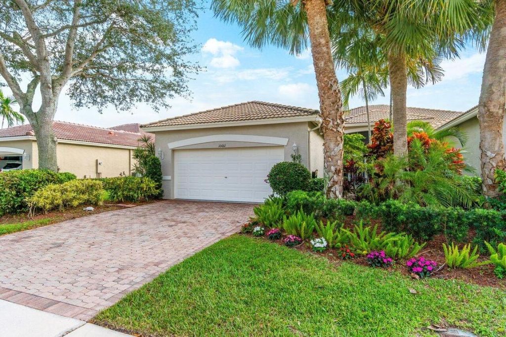 Photo of 10661 Royal Caribbean Circle, Boynton Beach, FL 33437 (MLS # R10953132)