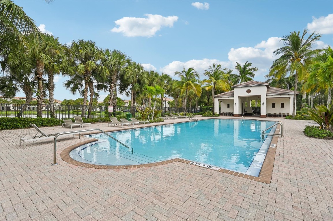 Paloma Lakes - Residential Lease