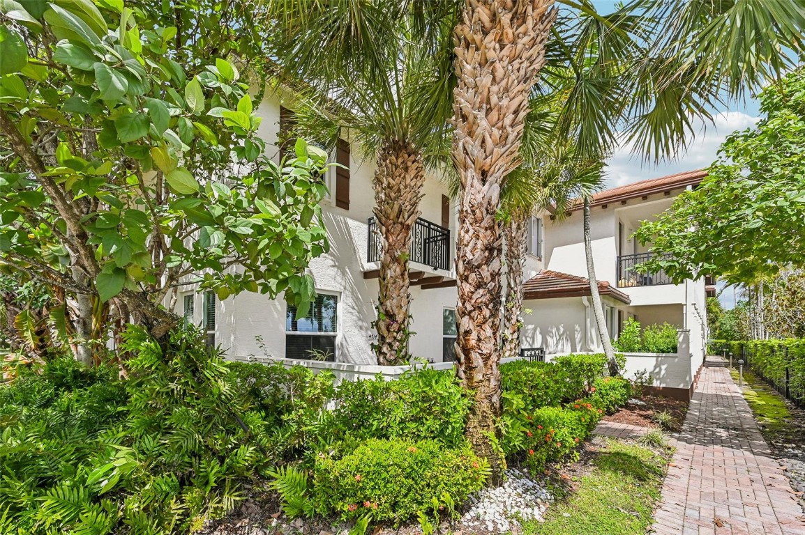 Paloma Lakes - Residential Lease