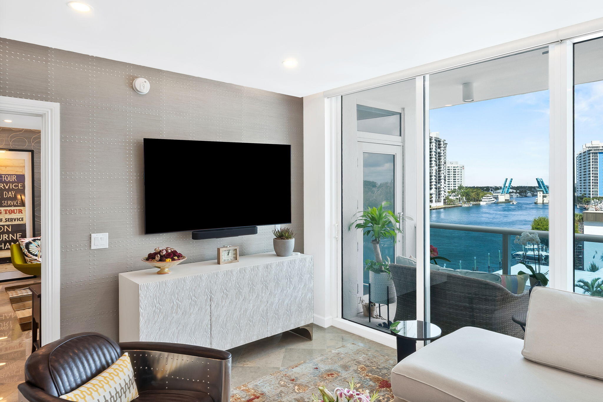 LA RIVE CONDO - Residential