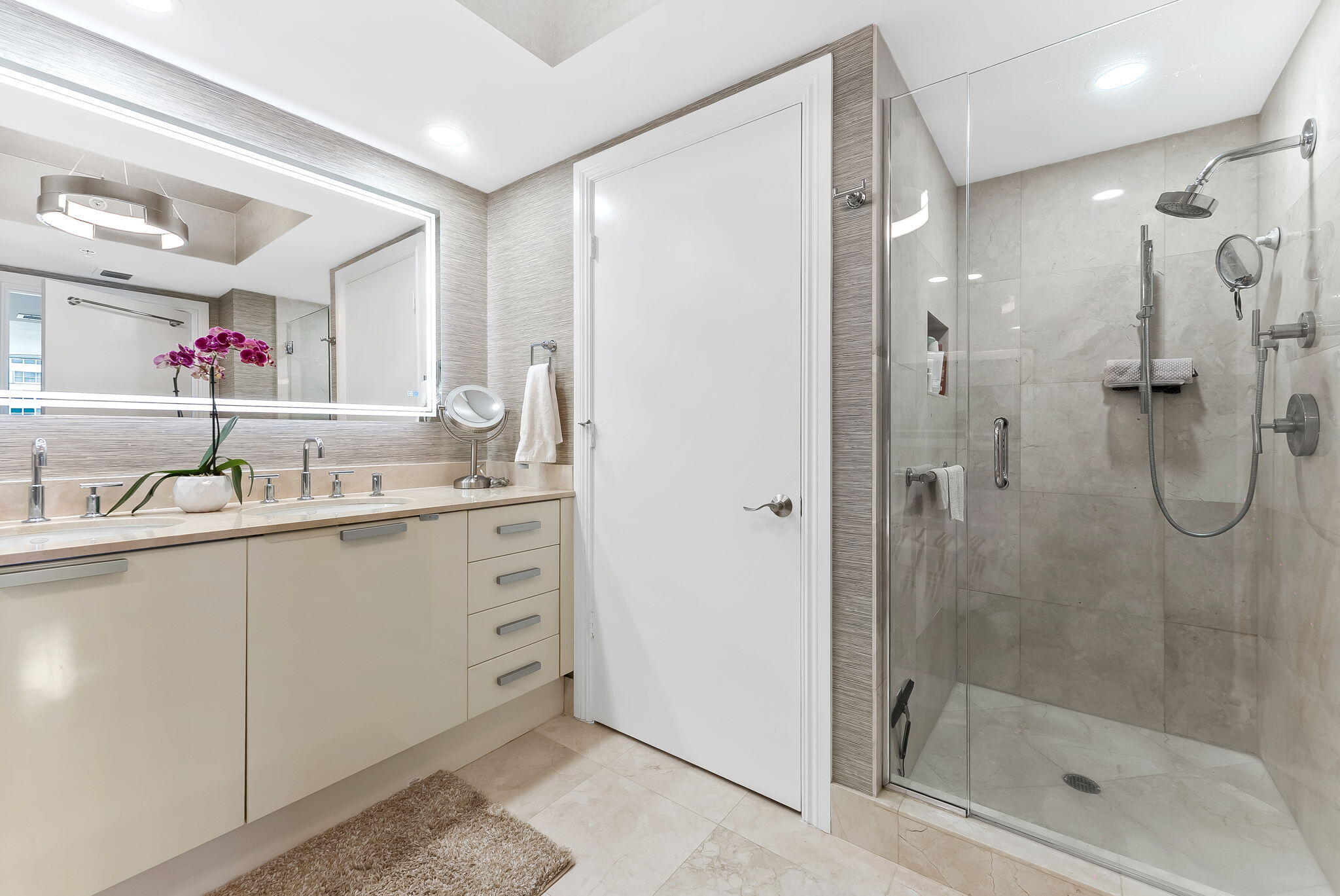 LA RIVE CONDO - Residential