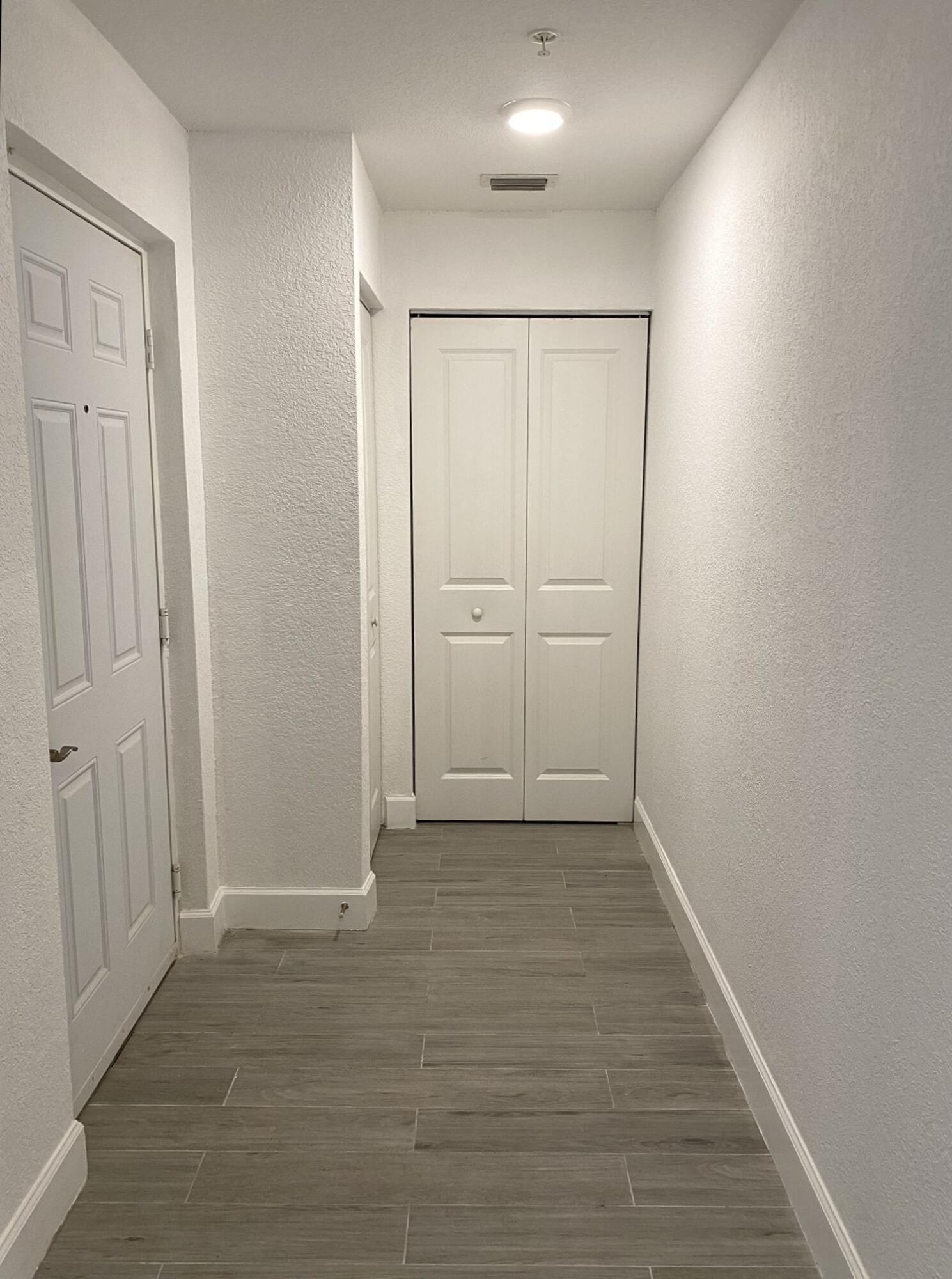 VIZCAYA LAKES CONDO - Residential Lease