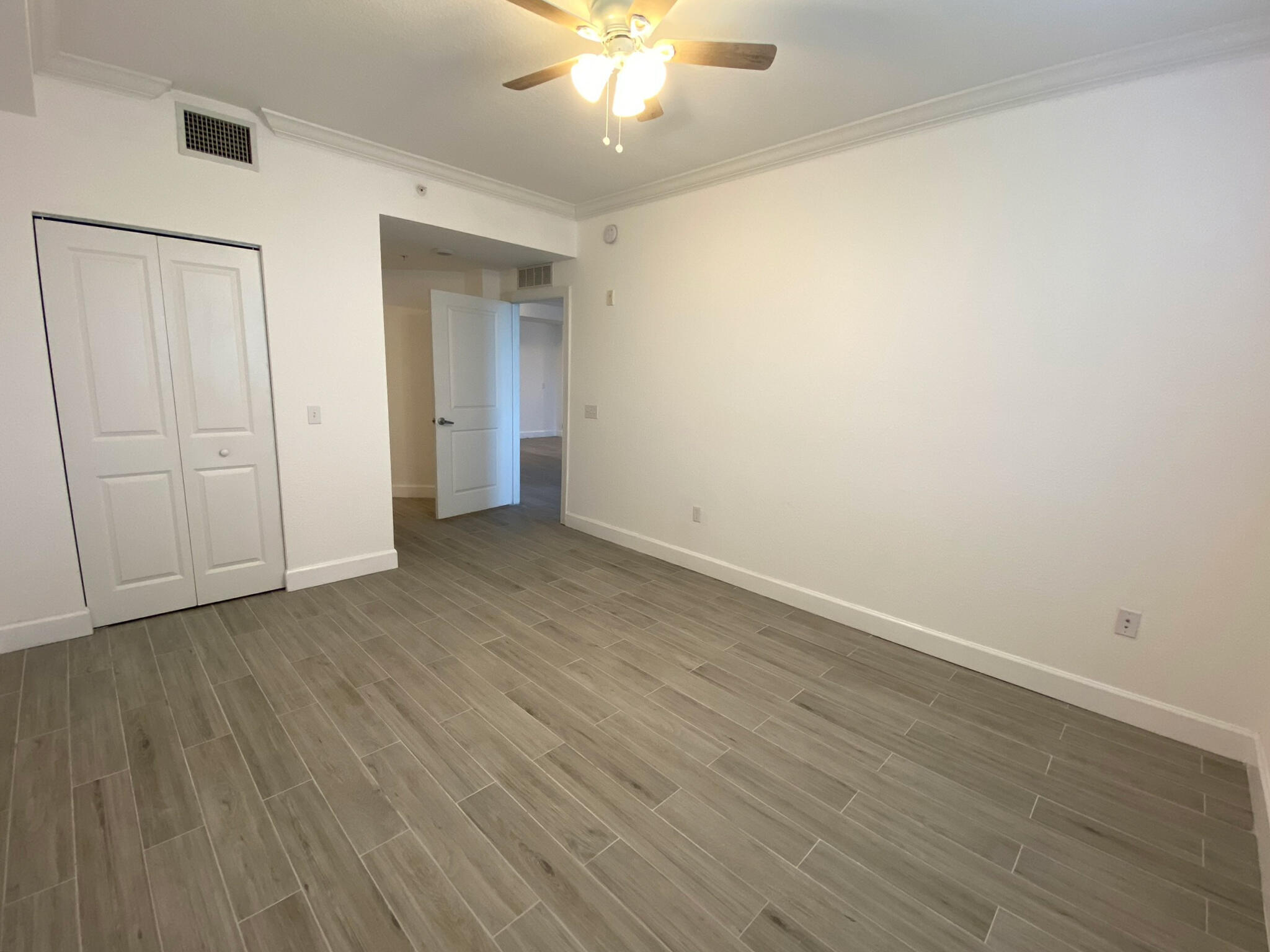 VIZCAYA LAKES CONDO - Residential Lease
