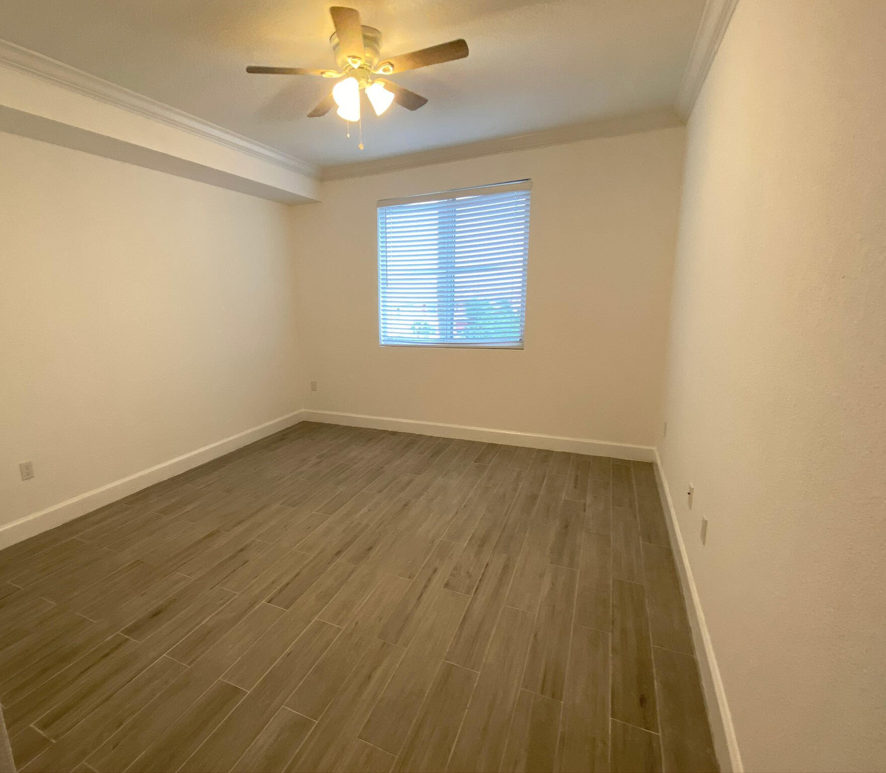 VIZCAYA LAKES CONDO - Residential Lease