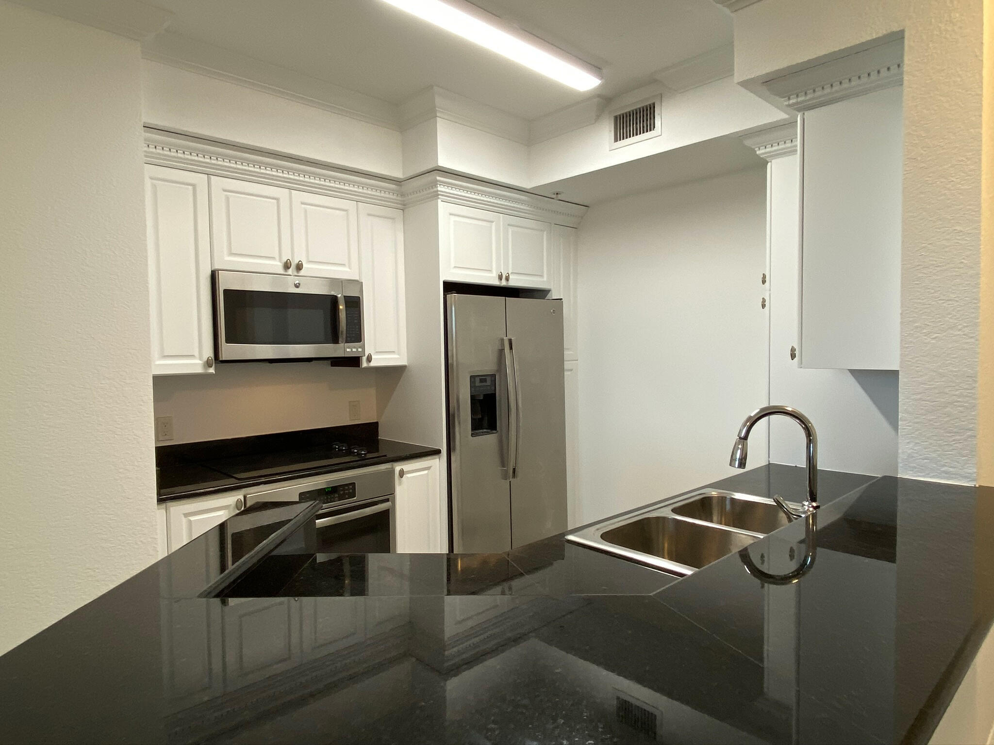 VIZCAYA LAKES CONDO - Residential Lease