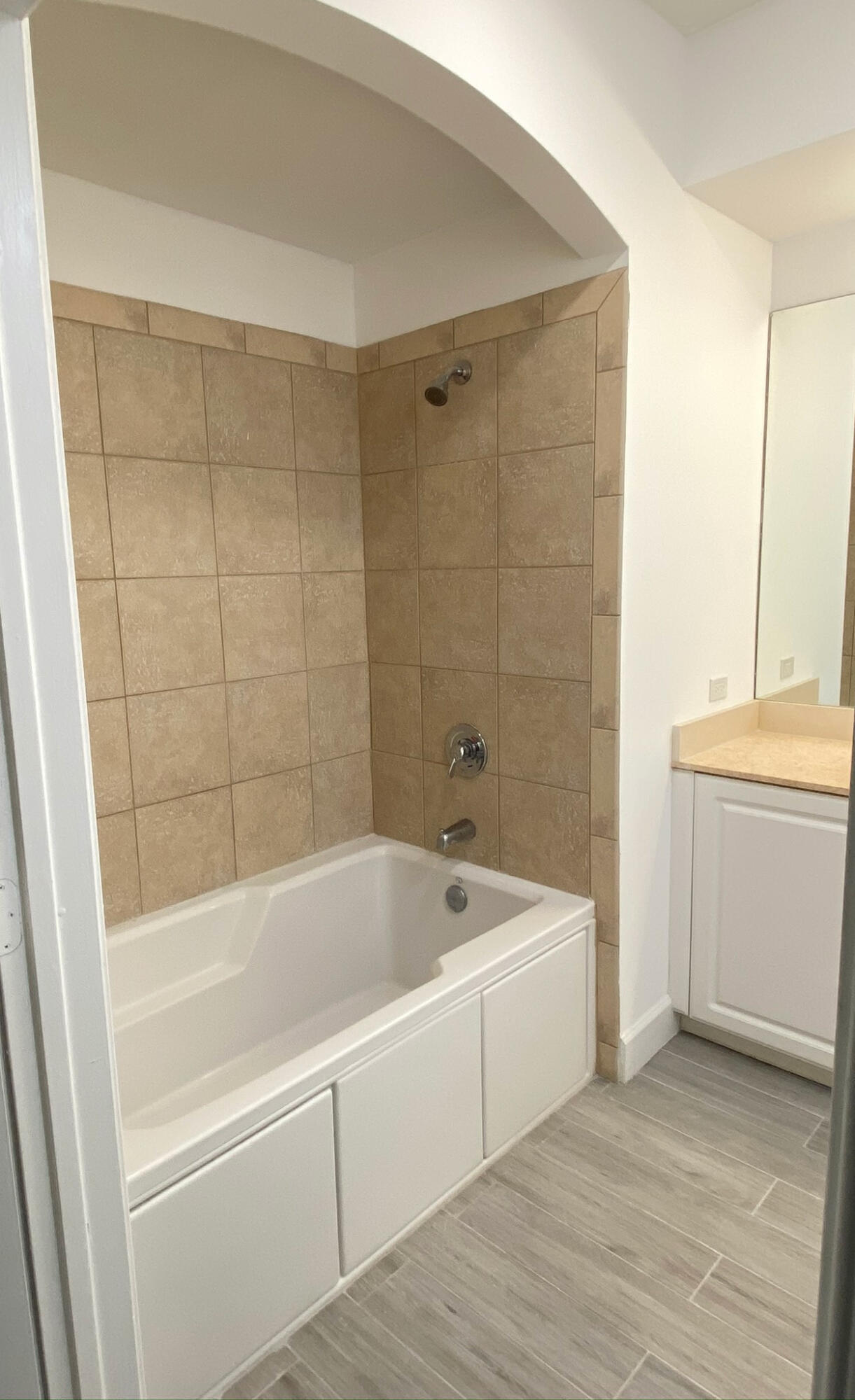 VIZCAYA LAKES CONDO - Residential Lease