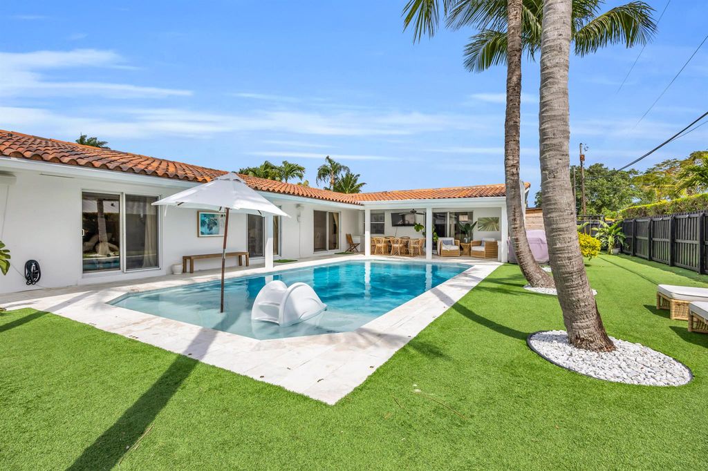 Photo of 366 Elm Avenue, Tequesta, FL 33469 (MLS # R11077478)