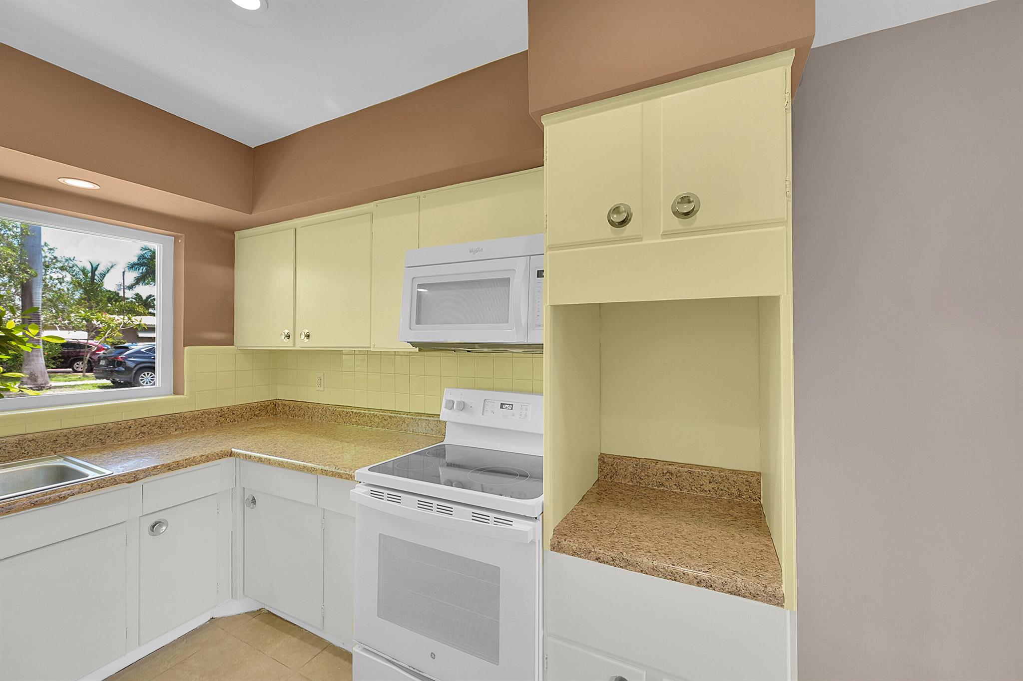 Pompano Beach, Florida 33062, United States, 2 Bedrooms Bedrooms, ,2 BathroomsBathrooms,Residential,Active,209604