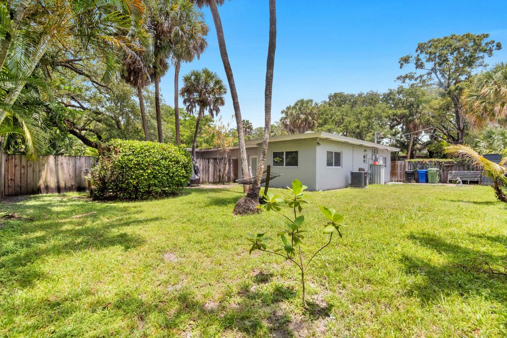 Photo of 1548 SW 23rd Court, Fort Lauderdale, FL 33315 (MLS # B26043864)