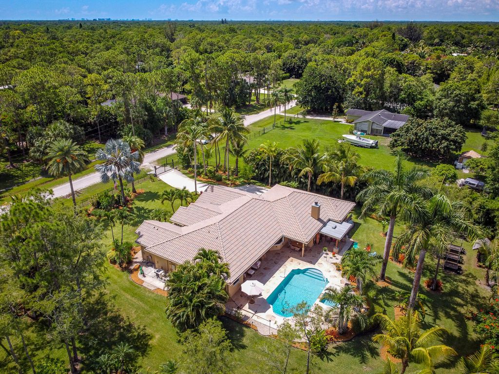 Photo of 15687 83rd Way N, Palm Beach Gardens, FL 33418 (MLS # R11100064)