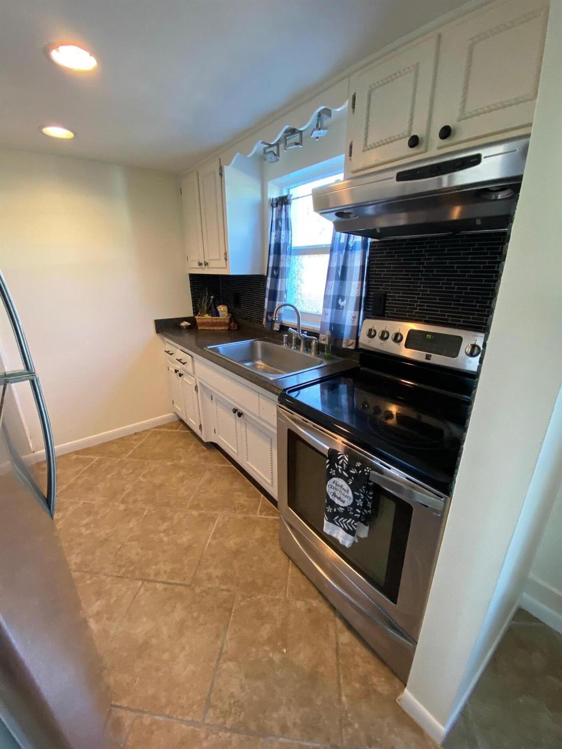 EMERALD HOUSE INC 219 LAK - Residential
