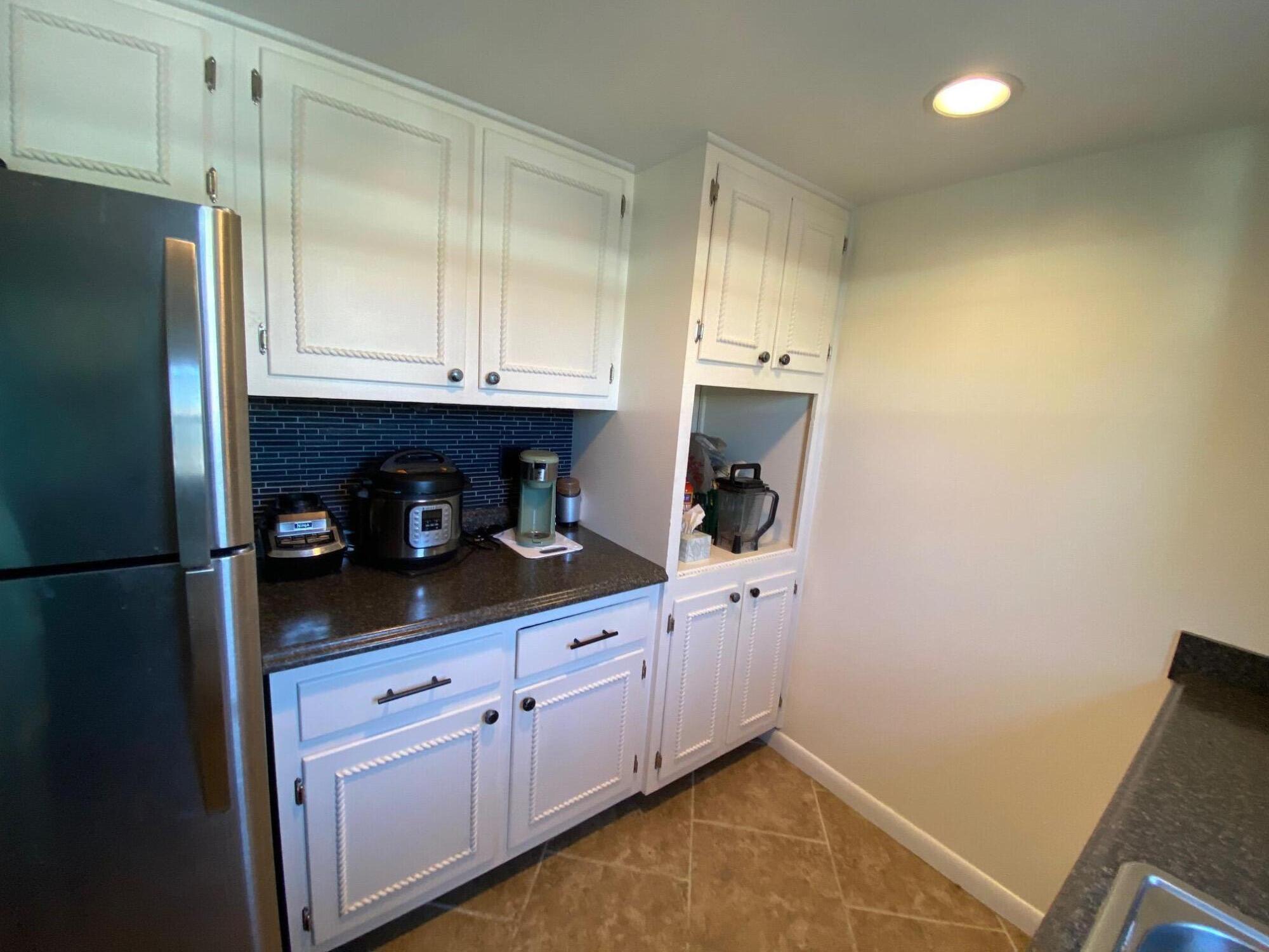 EMERALD HOUSE INC 219 LAK - Residential
