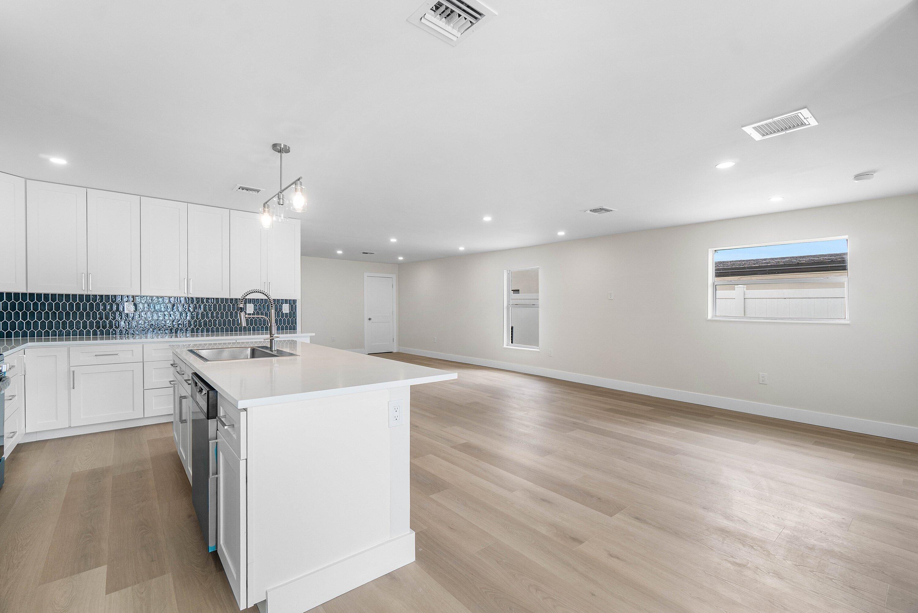 325 SW 8TH Avenue
