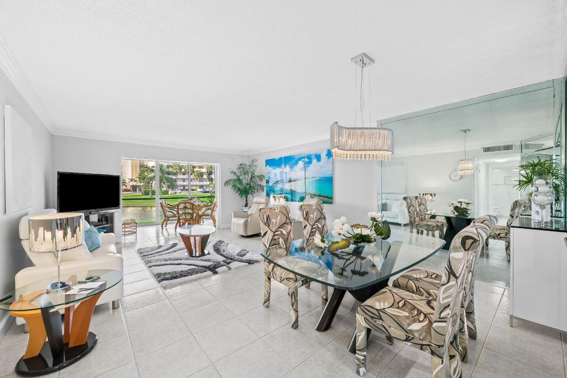 MEADOWBROOK LAKES VIEW - Residential