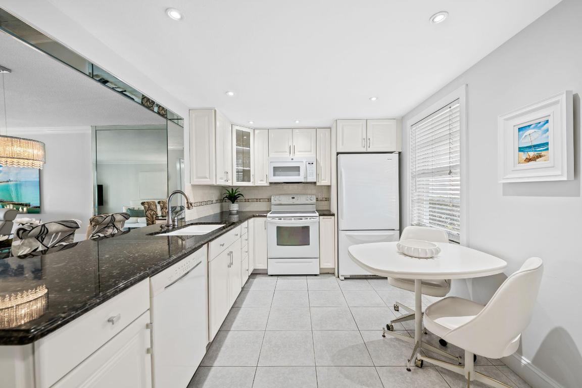 MEADOWBROOK LAKES VIEW - Residential