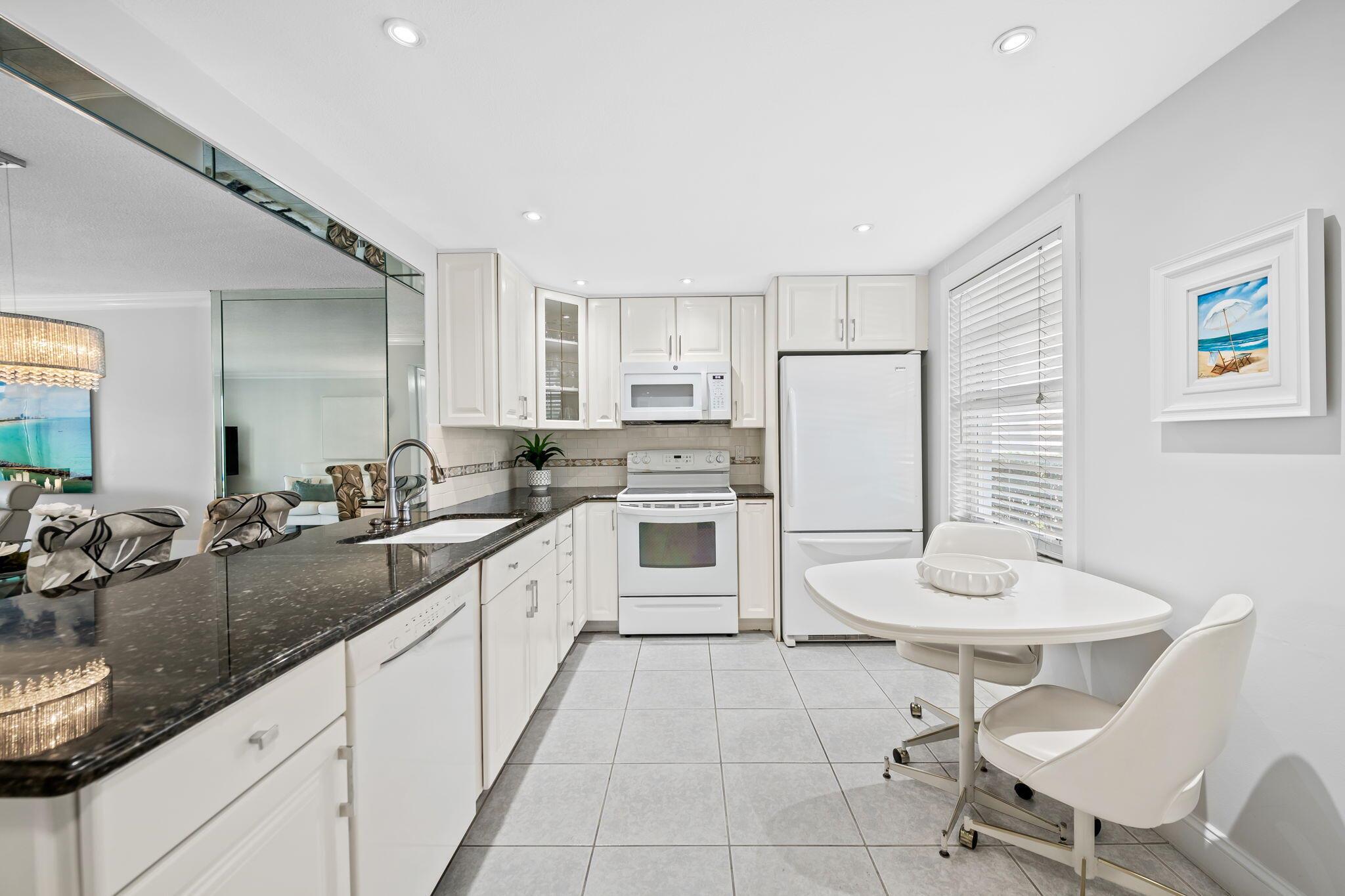 MEADOWBROOK LAKES VIEW - Residential