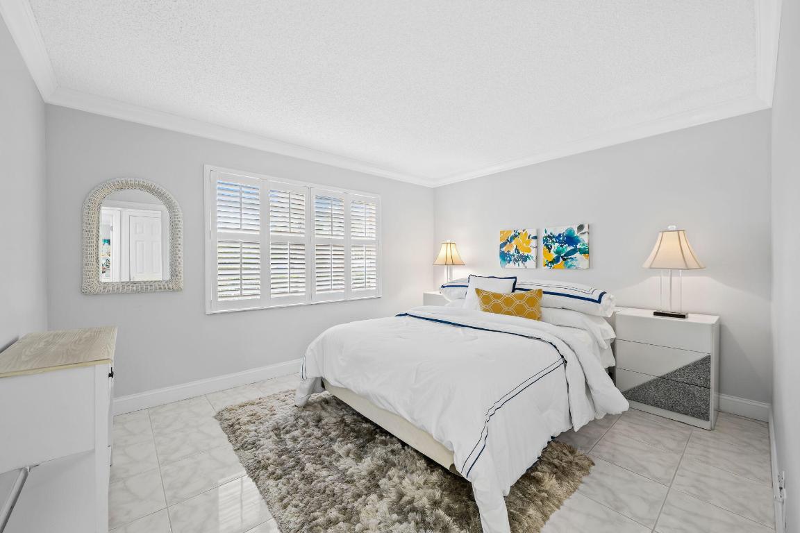 MEADOWBROOK LAKES VIEW - Residential