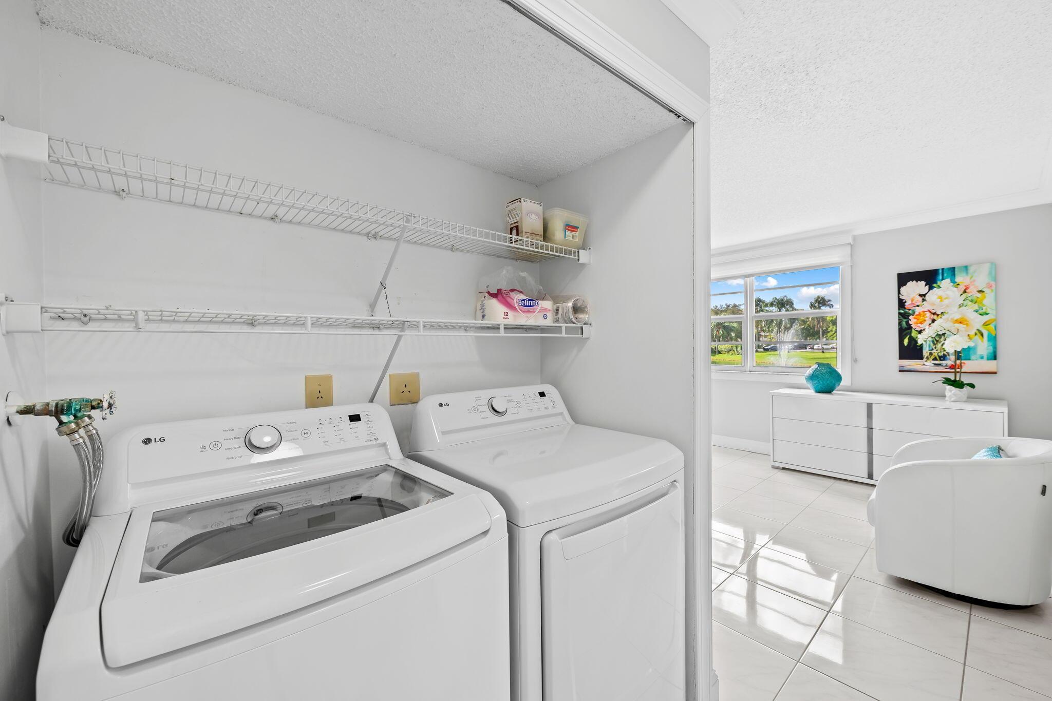 MEADOWBROOK LAKES VIEW - Residential