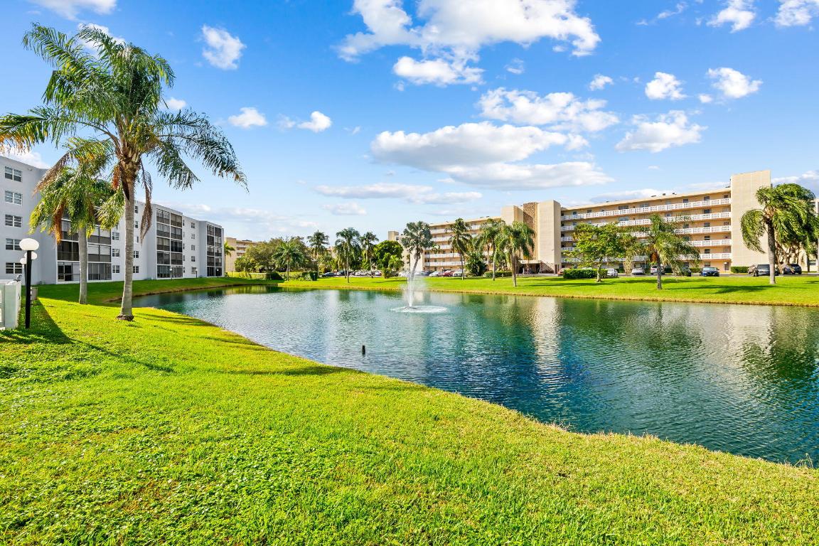 MEADOWBROOK LAKES VIEW - Residential