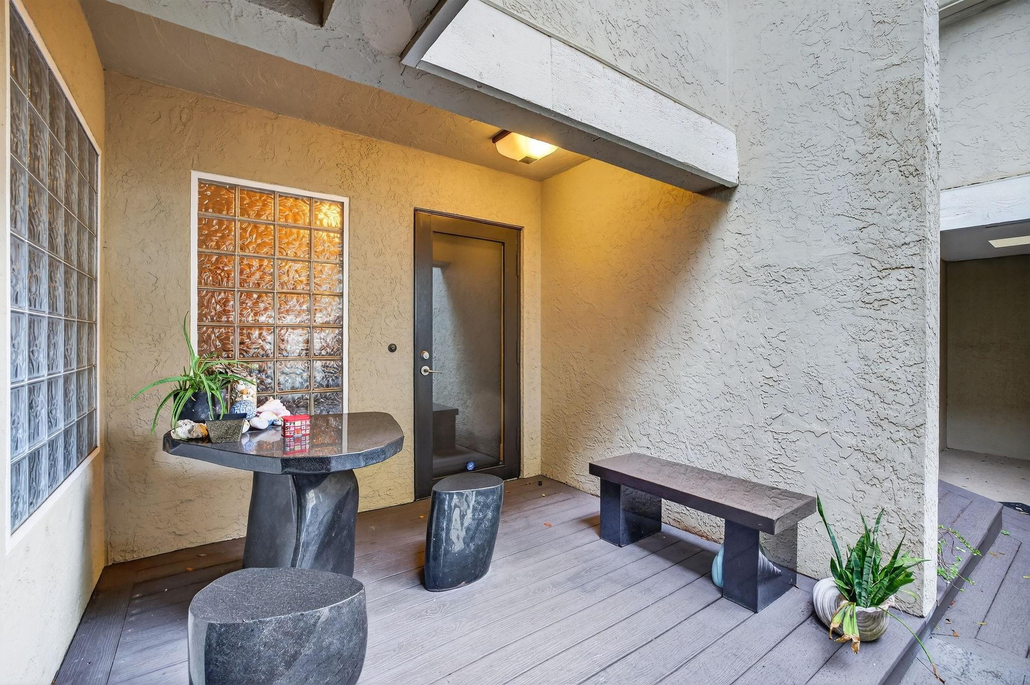 210 Washingtonia Avenue