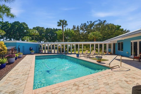 Tiny photo for 4501 E COUNTRY CLUB Circle, Plantation, FL 33317 (MLS # B26085881)