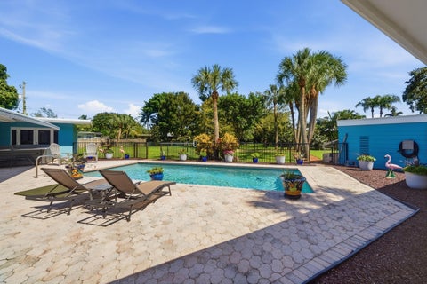 Tiny photo for 4501 E COUNTRY CLUB Circle, Plantation, FL 33317 (MLS # B26085881)