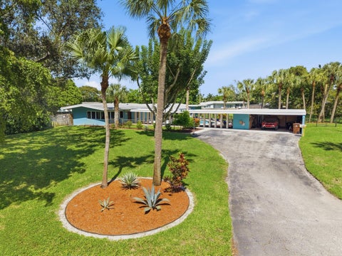 Tiny photo for 4501 E COUNTRY CLUB Circle, Plantation, FL 33317 (MLS # B26085881)