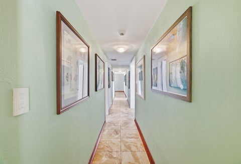 Tiny photo for 4501 E COUNTRY CLUB Circle, Plantation, FL 33317 (MLS # B26085881)