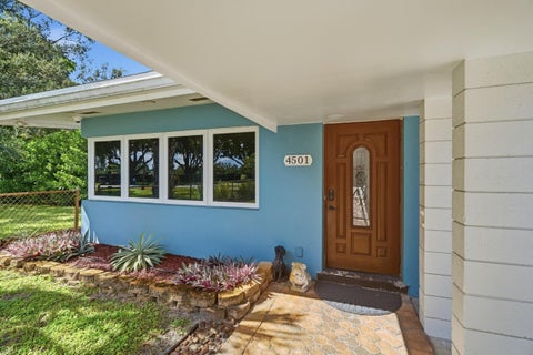 Tiny photo for 4501 E COUNTRY CLUB Circle, Plantation, FL 33317 (MLS # B26085881)