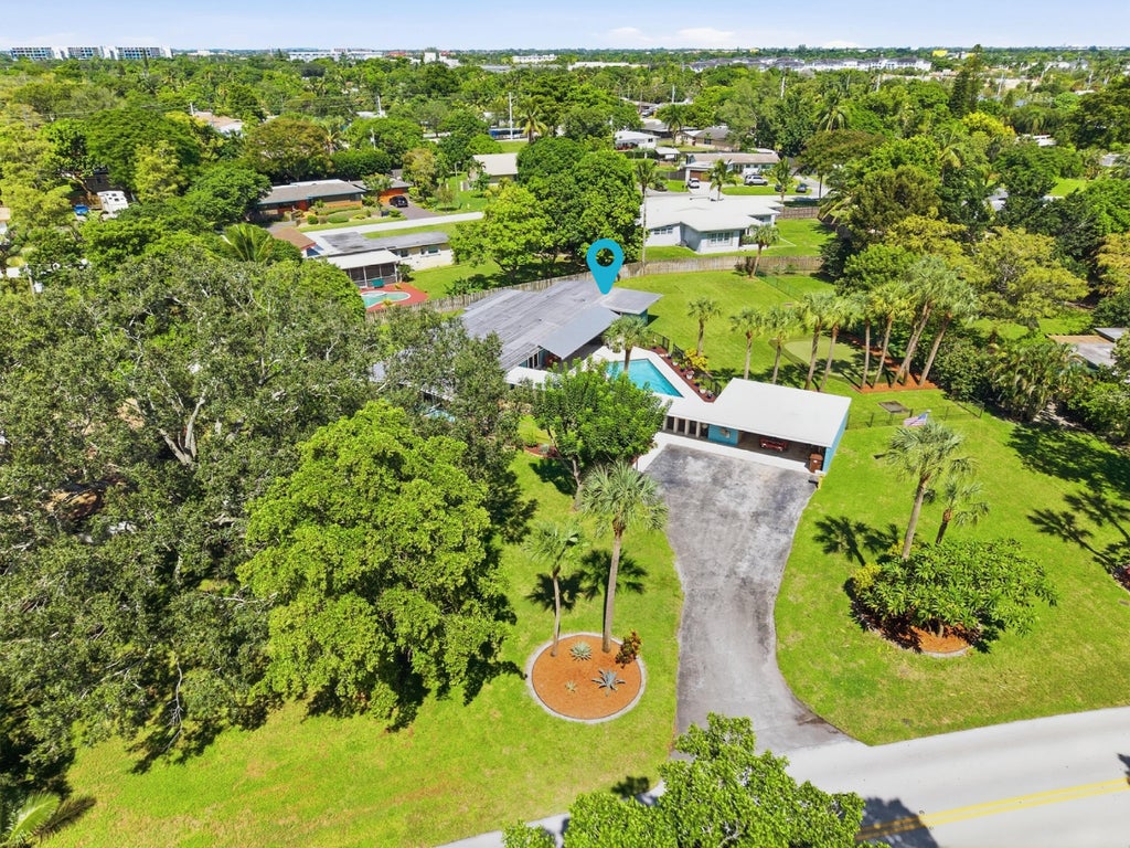 Photo of 4501 E COUNTRY CLUB Circle, Plantation, FL 33317 (MLS # B26085881)