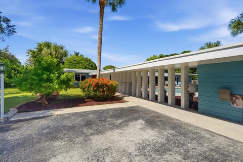 Tiny photo for 4501 E COUNTRY CLUB Circle, Plantation, FL 33317 (MLS # B26085881)