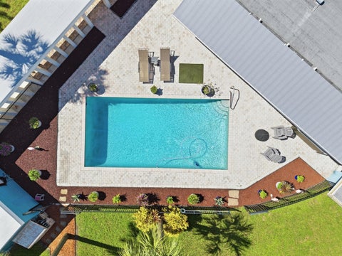 Tiny photo for 4501 E COUNTRY CLUB Circle, Plantation, FL 33317 (MLS # B26085881)