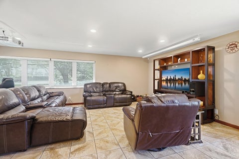 Tiny photo for 4501 E COUNTRY CLUB Circle, Plantation, FL 33317 (MLS # B26085881)