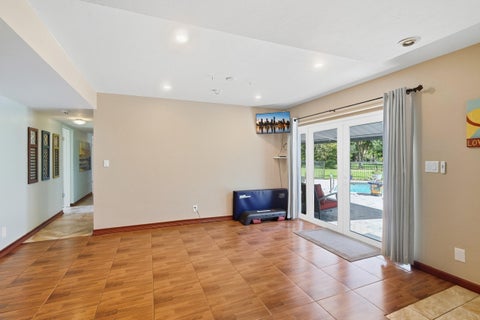Tiny photo for 4501 E COUNTRY CLUB Circle, Plantation, FL 33317 (MLS # B26085881)