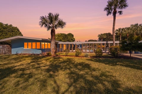 Photo of 4501 E COUNTRY CLUB Circle, Plantation, FL 33317 (MLS # B26085881)