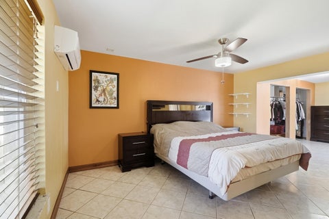 Tiny photo for 4501 E COUNTRY CLUB Circle, Plantation, FL 33317 (MLS # B26085881)
