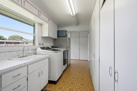Tiny photo for 4501 E COUNTRY CLUB Circle, Plantation, FL 33317 (MLS # B26085881)