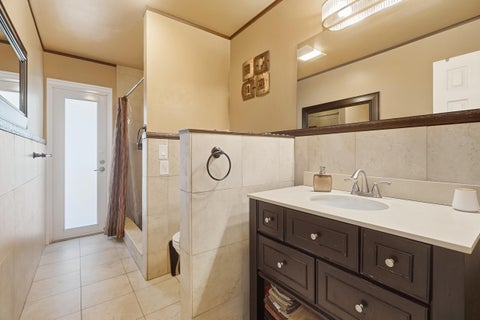 Tiny photo for 4501 E COUNTRY CLUB Circle, Plantation, FL 33317 (MLS # B26085881)