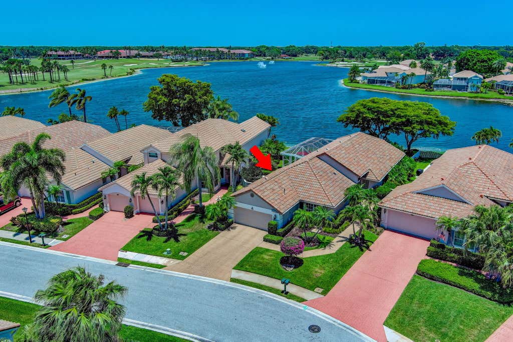 Photo of 923 Augusta Pointe Drive, Palm Beach Gardens, FL 33418 (MLS # R10990807)