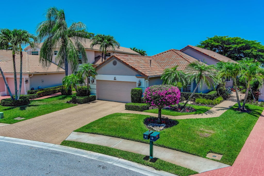 Photo of 923 Augusta Pointe Drive, Palm Beach Gardens, FL 33418 (MLS # R10990807)