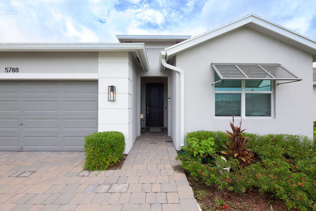 5788 SE SKYBLUE Circle
