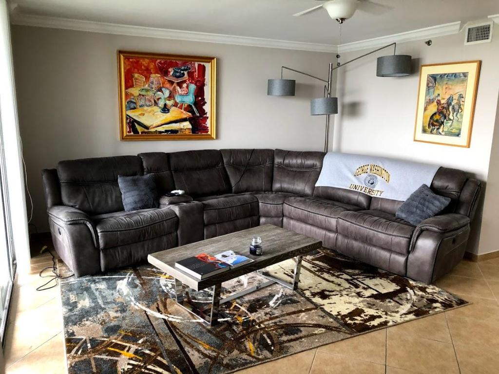 ROLLING HILLS GOLF AND - Residential Lease